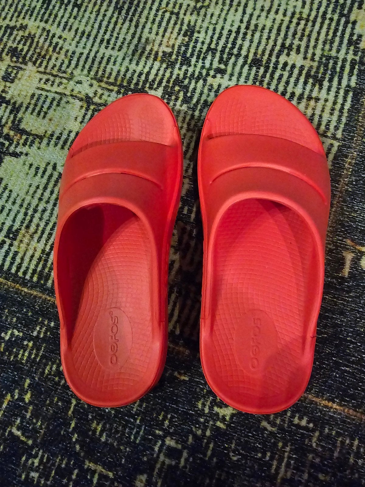 OOFOS  Herstelschoenen - Neon Berry, Slippers, OOFOS, Ophalen of Verzenden, Zo goed als nieuw