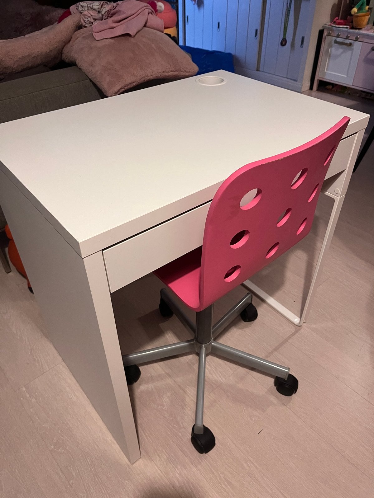 IKEA Micke bureau met Jules bureaustoel, Ophalen, Gebruikt, Met lades, Spaanplaat of MDF