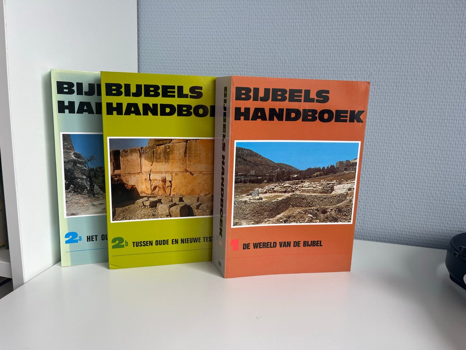 Bijbels Handboek - De Wereld van de Bijbel (3 delen), Antiek en Kunst, Ophalen of Verzenden