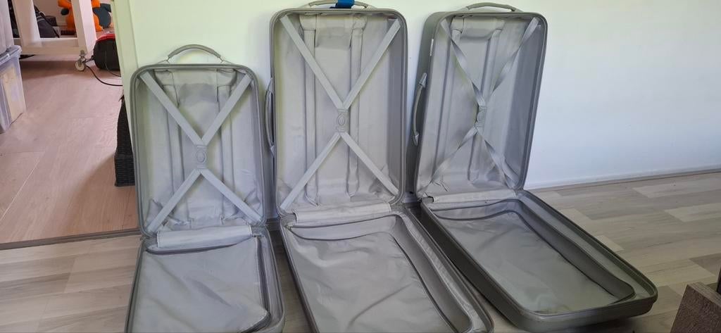 Complete Kofferset - 3 Koffers in Verschillende Maten, Ophalen, Hard kunststof, 60 tot 70 cm, Wieltjes