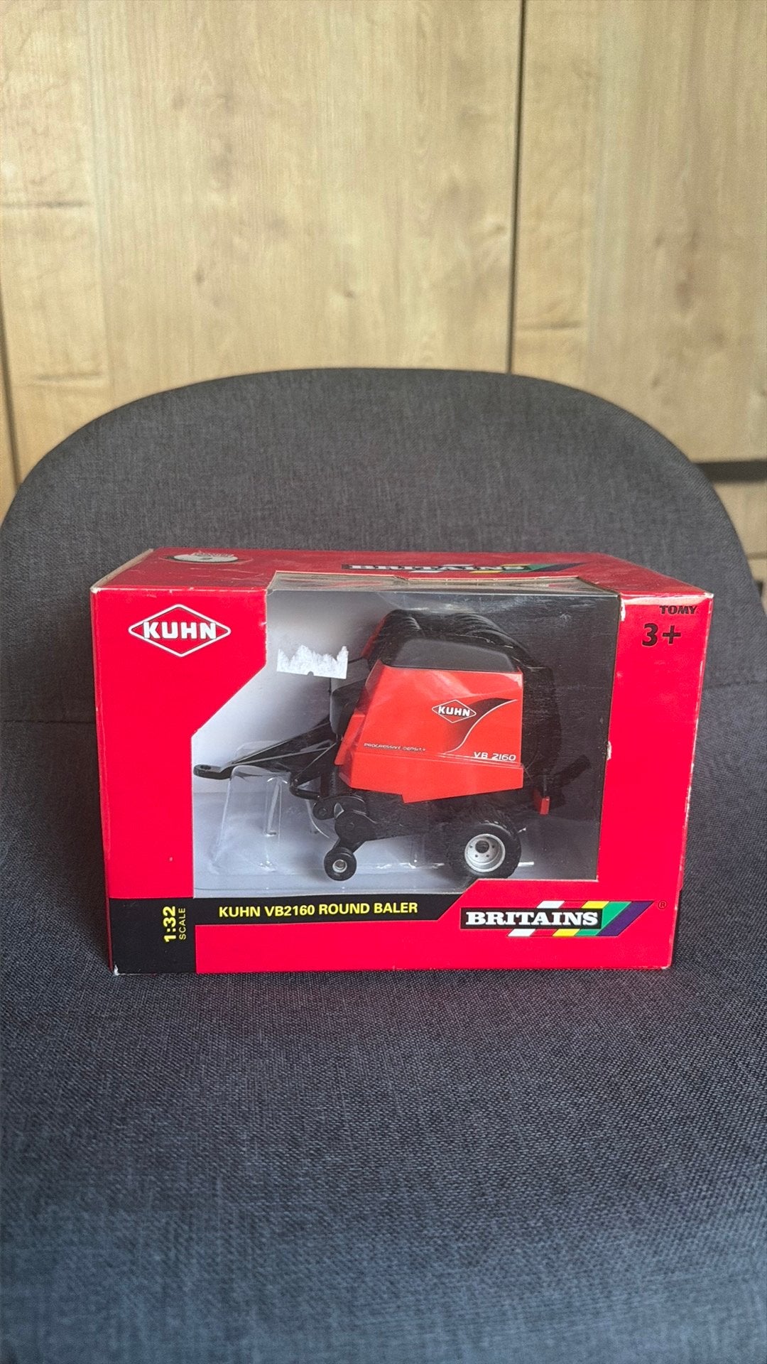 Britains KUHN Balenpers, Ophalen of Verzenden, Zo goed als nieuw, Tractor of Landbouw, Britains