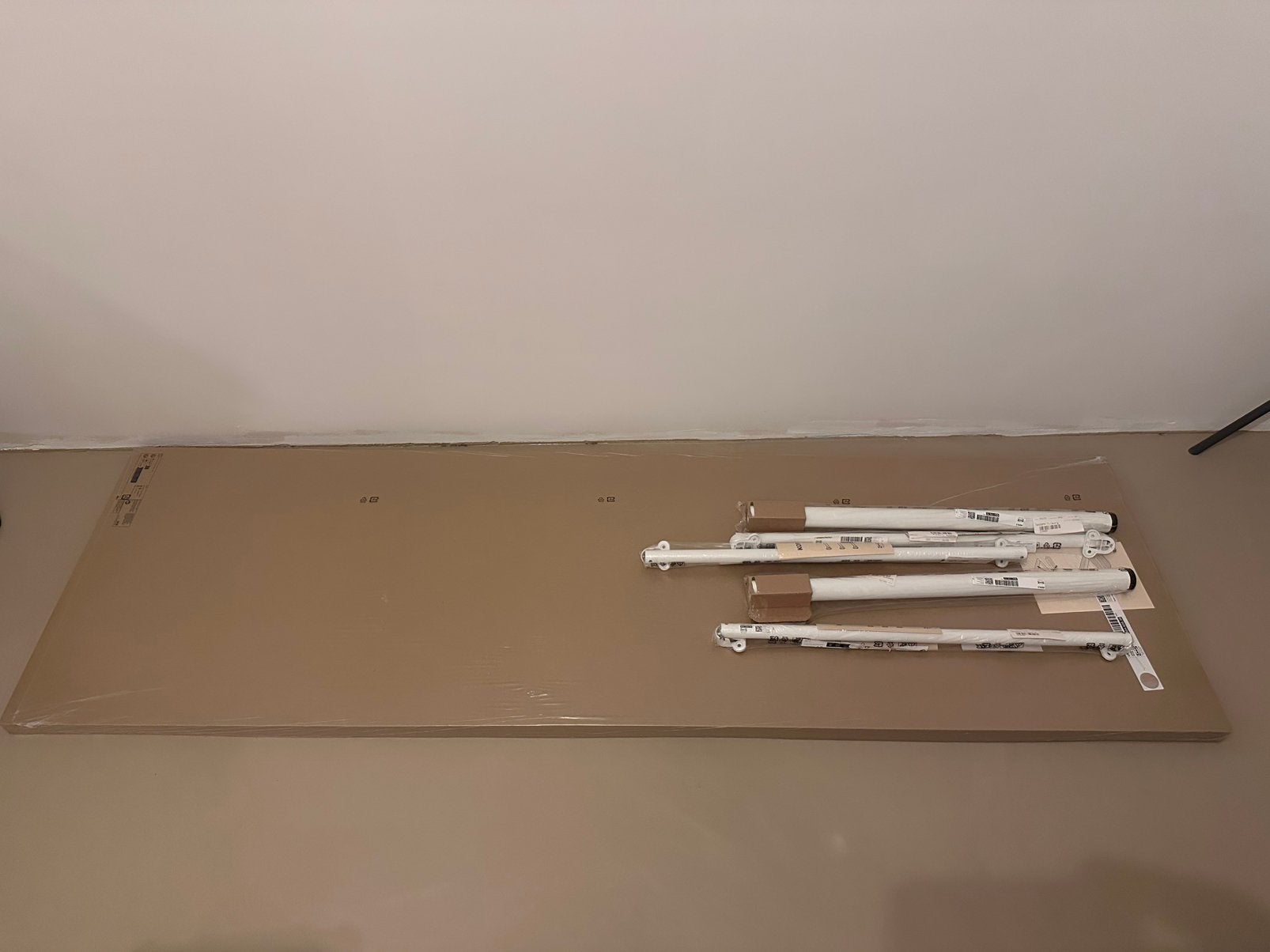 Bureaublad en 2 poten, Huis en Inrichting, Ophalen, Nieuw, IKEA, 60 cm