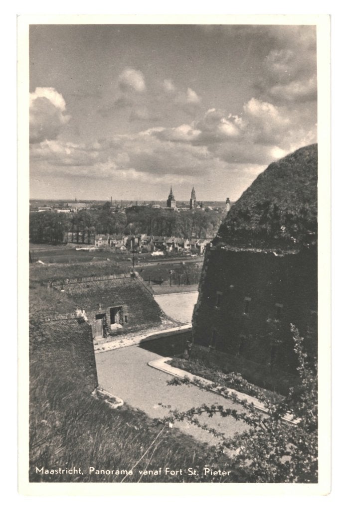 984490 Maastricht Panorama v a Fort St Pieter 1948 Gelopen, Ophalen of Verzenden, 1940 tot 1960, Gelopen, Noord-Brabant