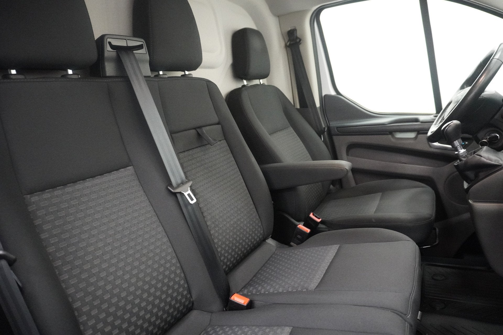 Ford Transit Custom 2.0 TDCI 130PK MHEV EURO 6 - Airco - Cru, Auto's, Voorwielaandrijving, Stof, 4 cilinders, 2500 kg