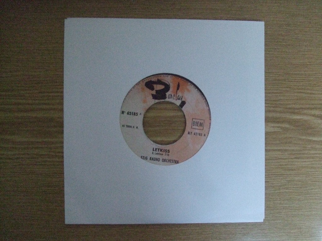 STIG RAUNO ORCHESTRA      LETKISS / SKOOL JENKA, 7 inch, Ophalen of Verzenden, Zo goed als nieuw, Pop