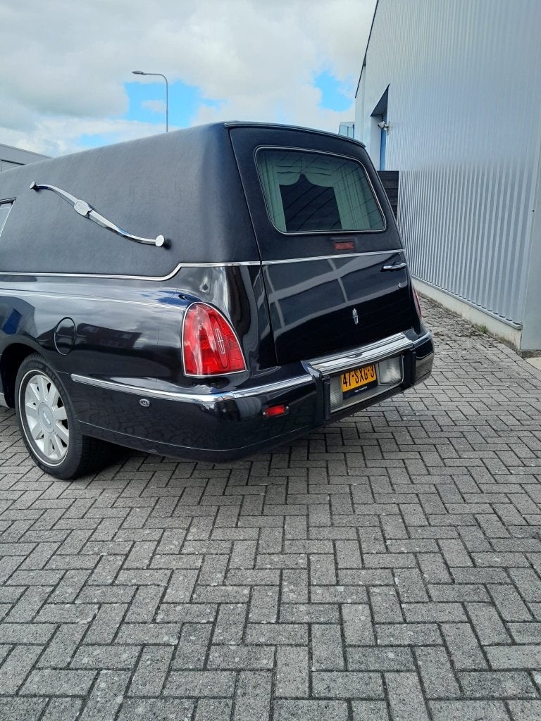 Lincoln Town Car  Rouwauto te koop, Auto's, Automaat, Achterwielaandrijving, Zwart, Leder