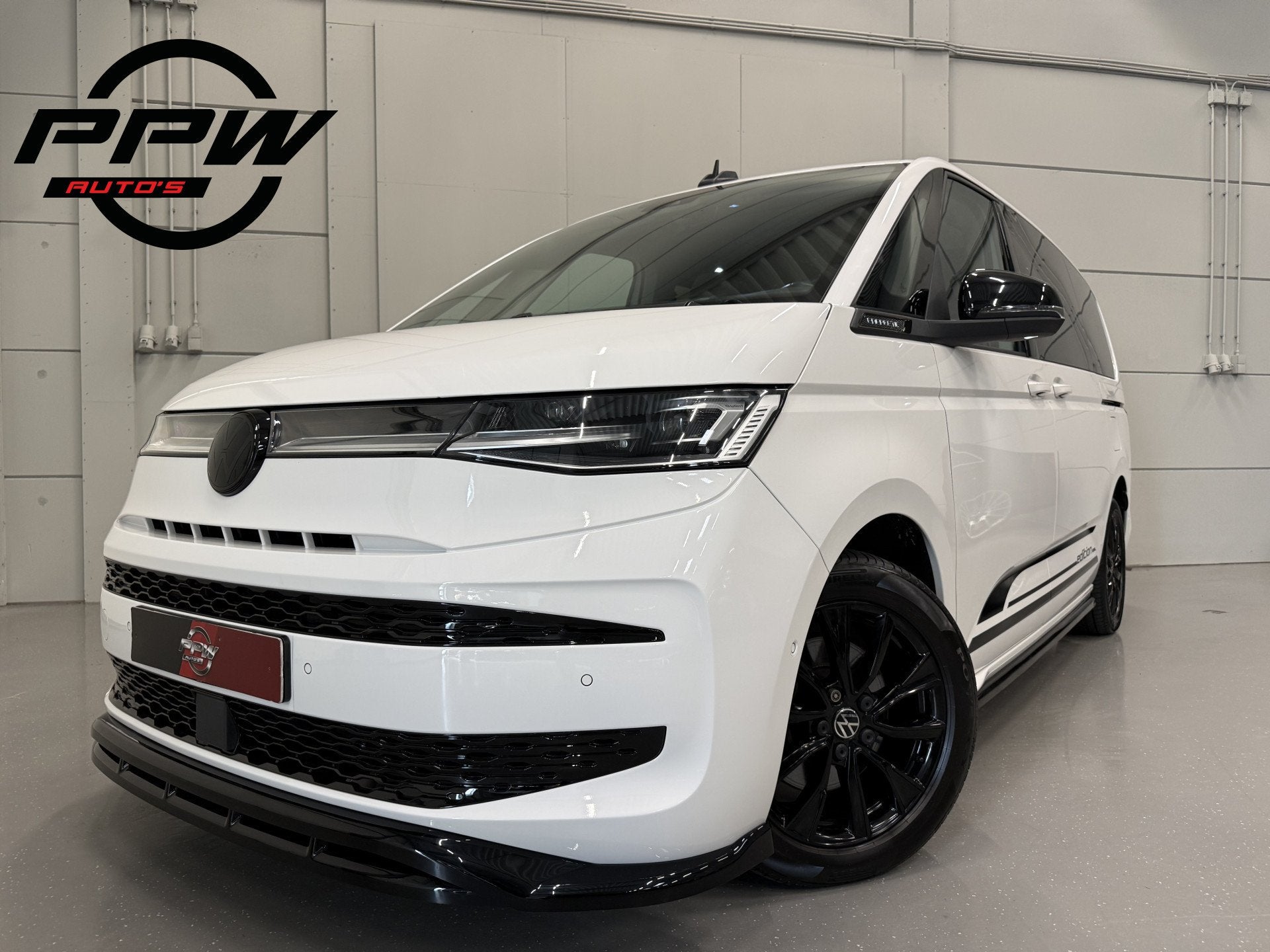 Volkswagen Multivan 1.4 eHybrid L2 EDITION PANO/BODYKIT/TREK, Auto's, Gebruikt, Zwart, Met garantie (alle), 7 stoelen