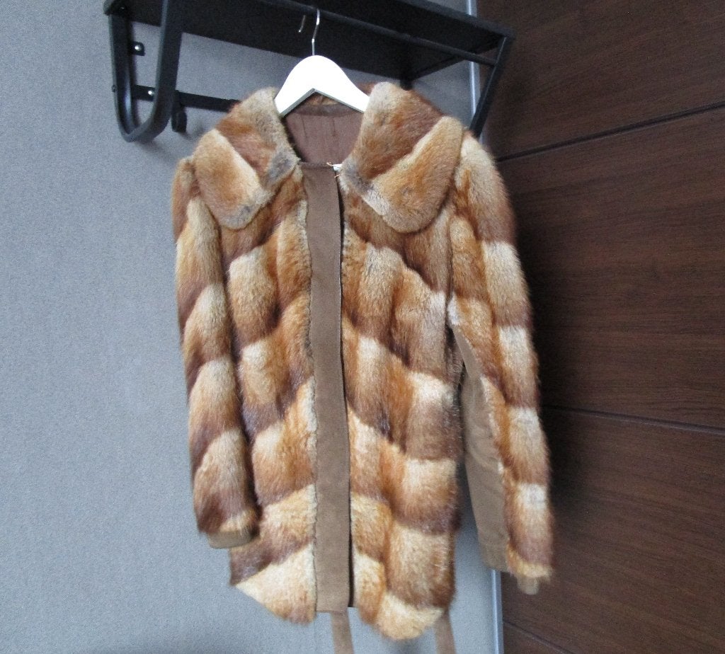 Nr.153: Mooie Vintage bontjas van muskus bont Maat M, Ophalen of Verzenden, Zo goed als nieuw, Maat 38/40 (M), Bruin