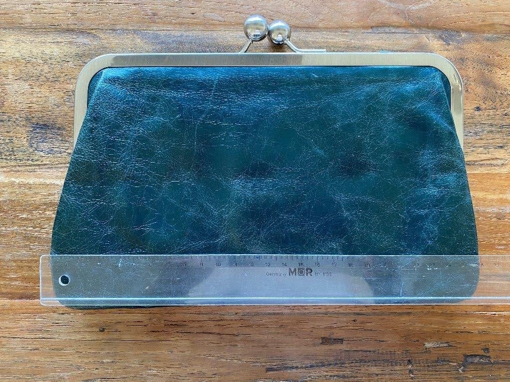 Z g a nieuw groen leren clutch avondtasje met knip en hoes, Ophalen of Verzenden, Zo goed als nieuw, Groen, Avondtasje