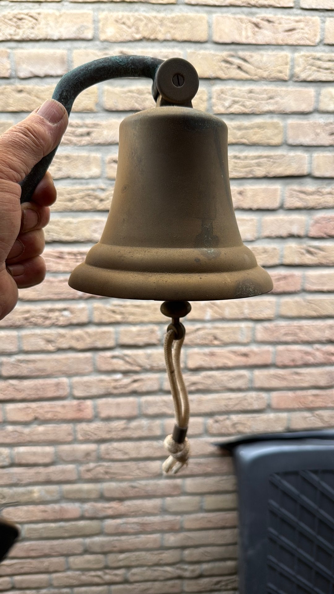 Scheepsbel, Ophalen