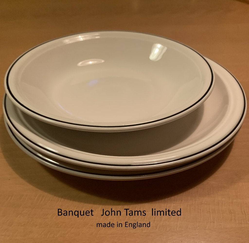 2 dinerborden, 1 diep bord, Banquet John Tams limited, crème, Ophalen of Verzenden, Zo goed als nieuw, Bord(en), Overige stijlen