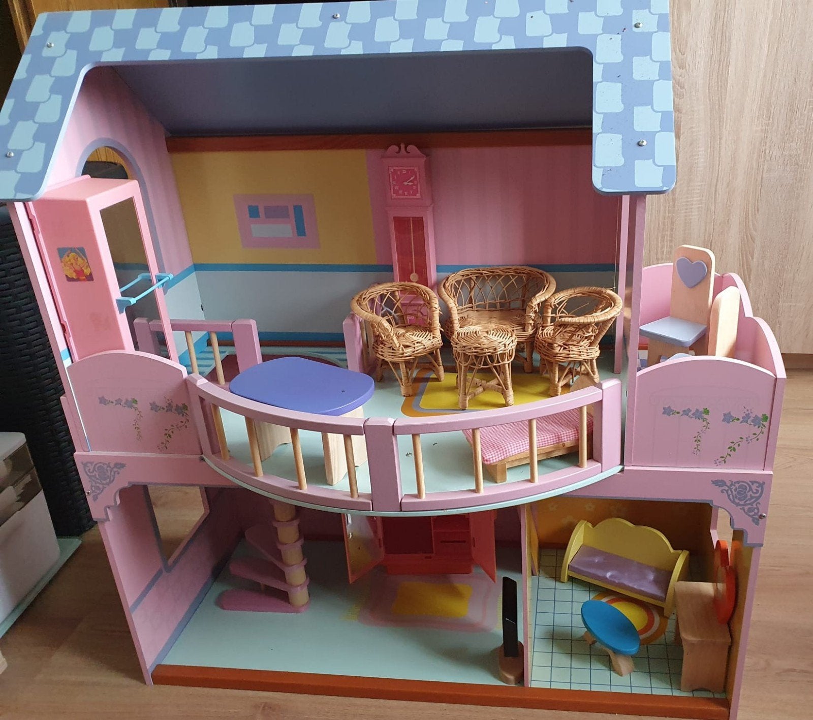 Groot houten poppenhuis met meubels, Ophalen of Verzenden, Gebruikt, Overige typen