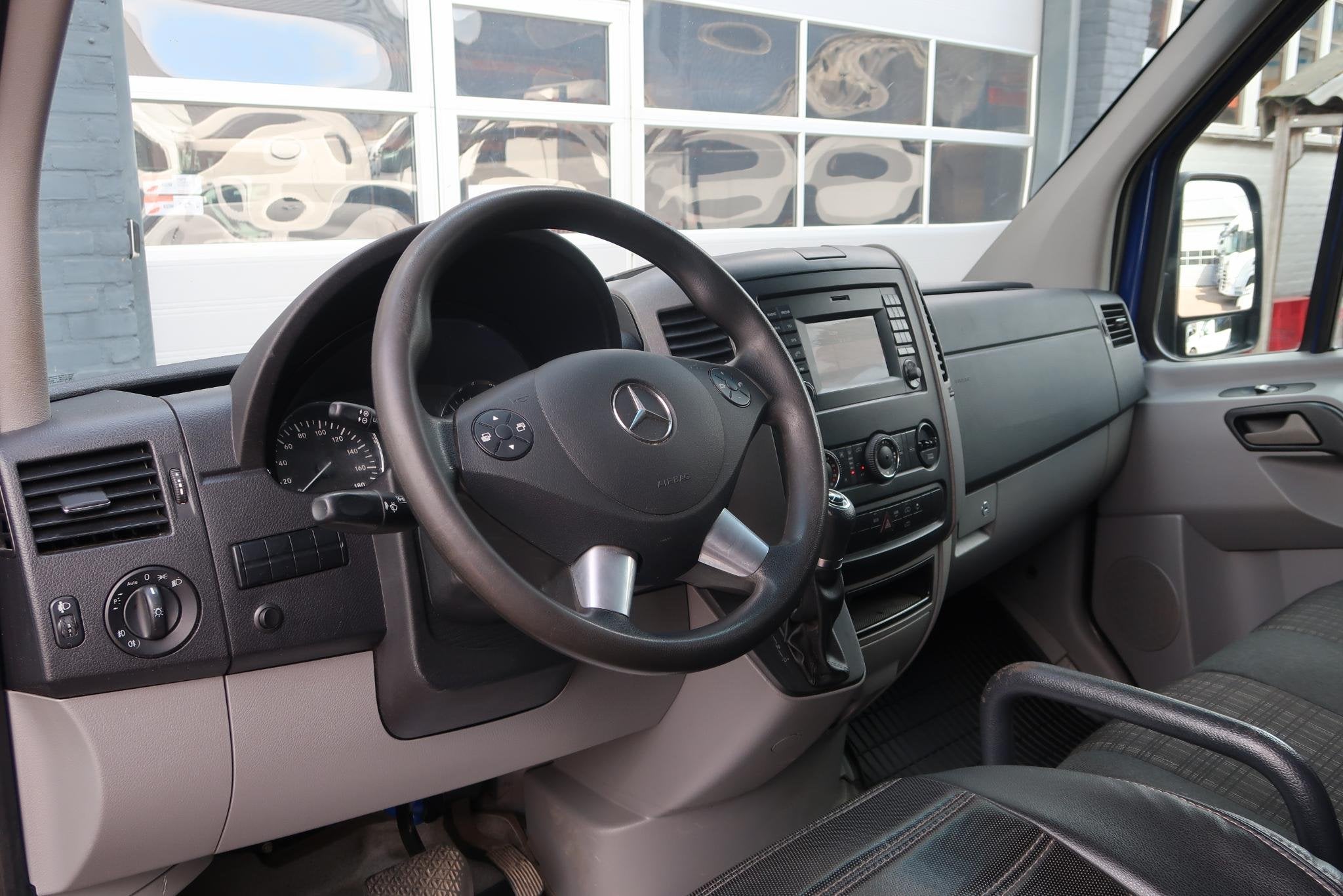 Mercedes-Benz Sprinter 516 2.2 BlueTEC 366 AUT/ NAVI/ CRUISE, Auto's, Automaat, Gebruikt, Euro 6, 4 cilinders