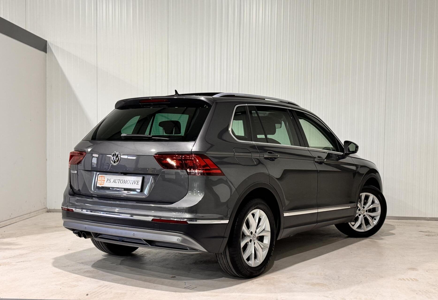 Volkswagen Tiguan 1.5 ACT CARAT EXCLUSIVE|PANO|ACC|LANE|, Gebruikt, 4 cilinders, Bedrijf, 5 stoelen