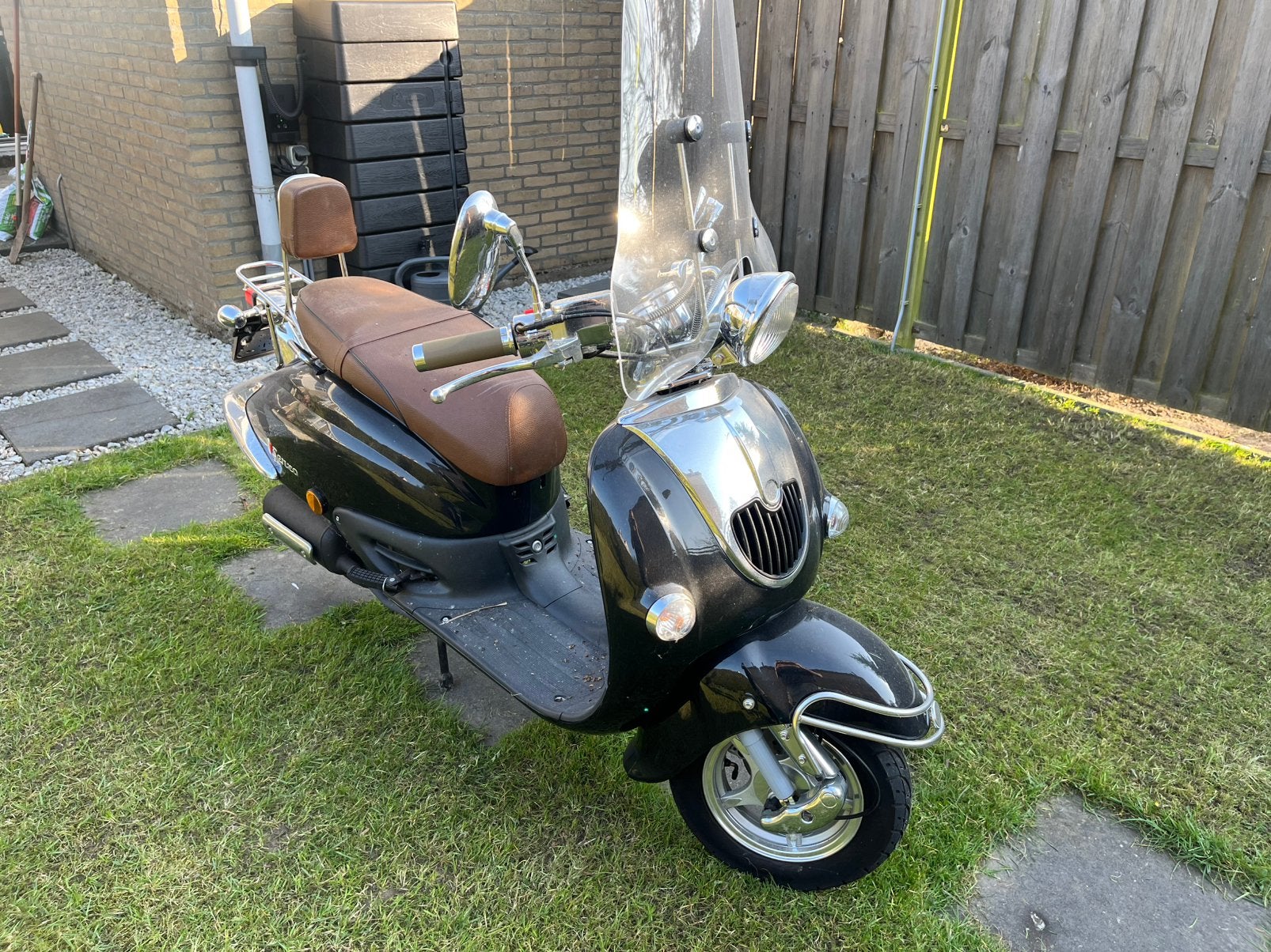 In nieuwstaat zwarte Senzo GT2 retro scooter, Ophalen, Overige modellen, Zo goed als nieuw, Benzine