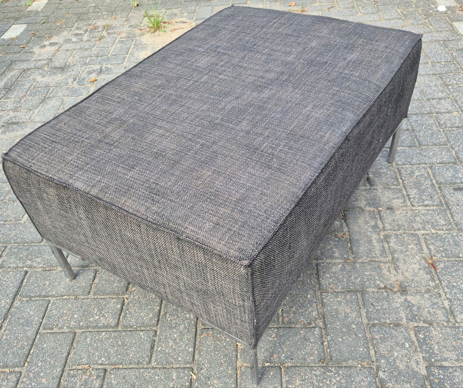 Design on Stock Bloq hocker uitgevoerd bruine stof rvs poten, Ophalen, Minder dan 50 cm, Gebruikt, 50 tot 75 cm