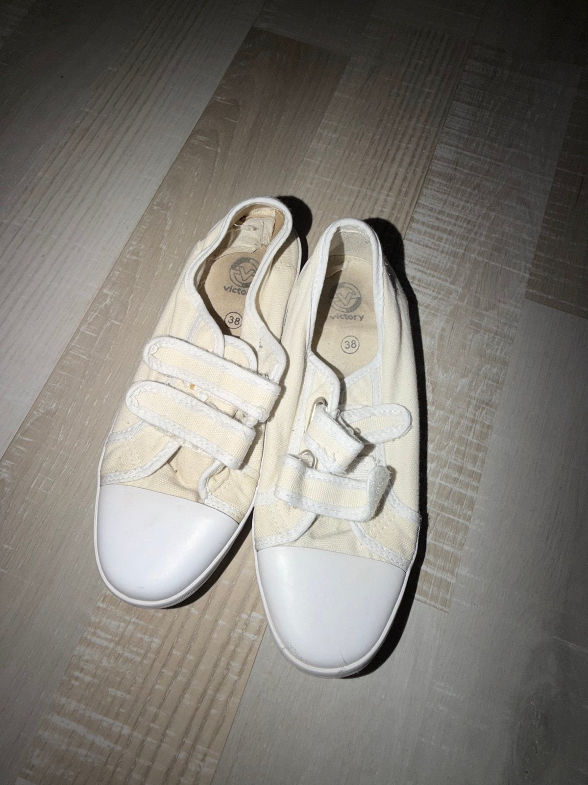 Victory sneakers of gymschoenen in maat 38, Kleding | Dames, Ophalen of Verzenden, Gedragen, Overige kleuren, Sneakers of Gympen