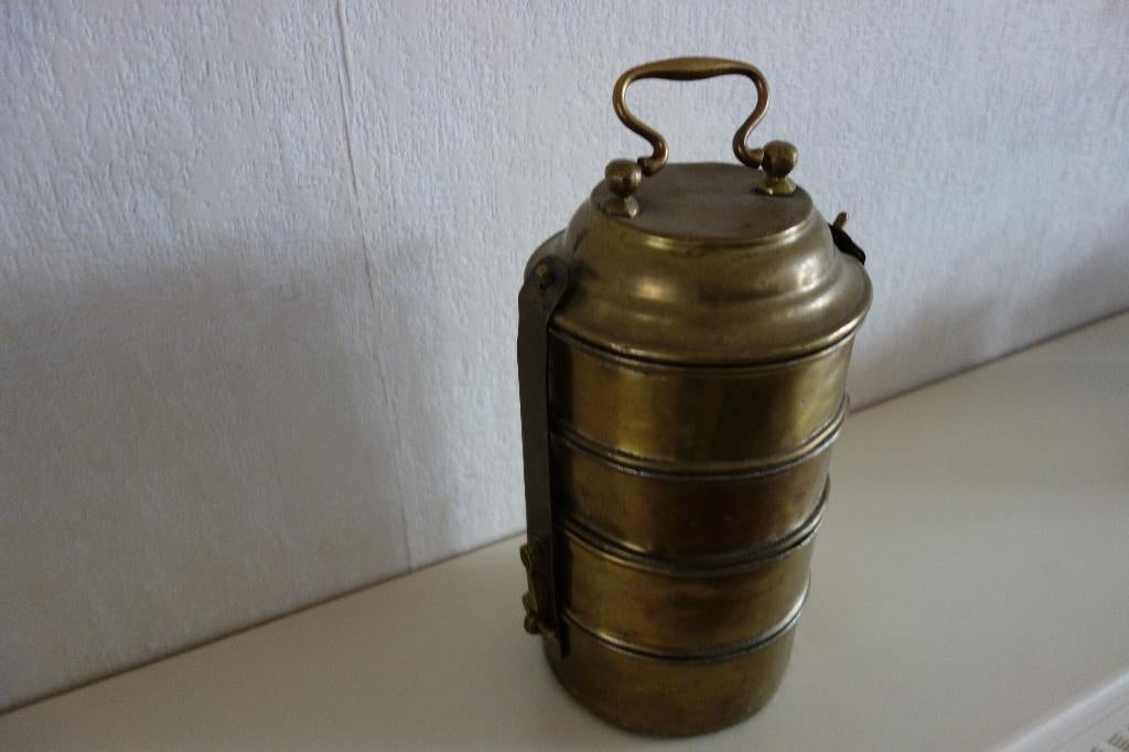 Eetbakjes, stapelbaar koper. Gamel., Ophalen of Verzenden
