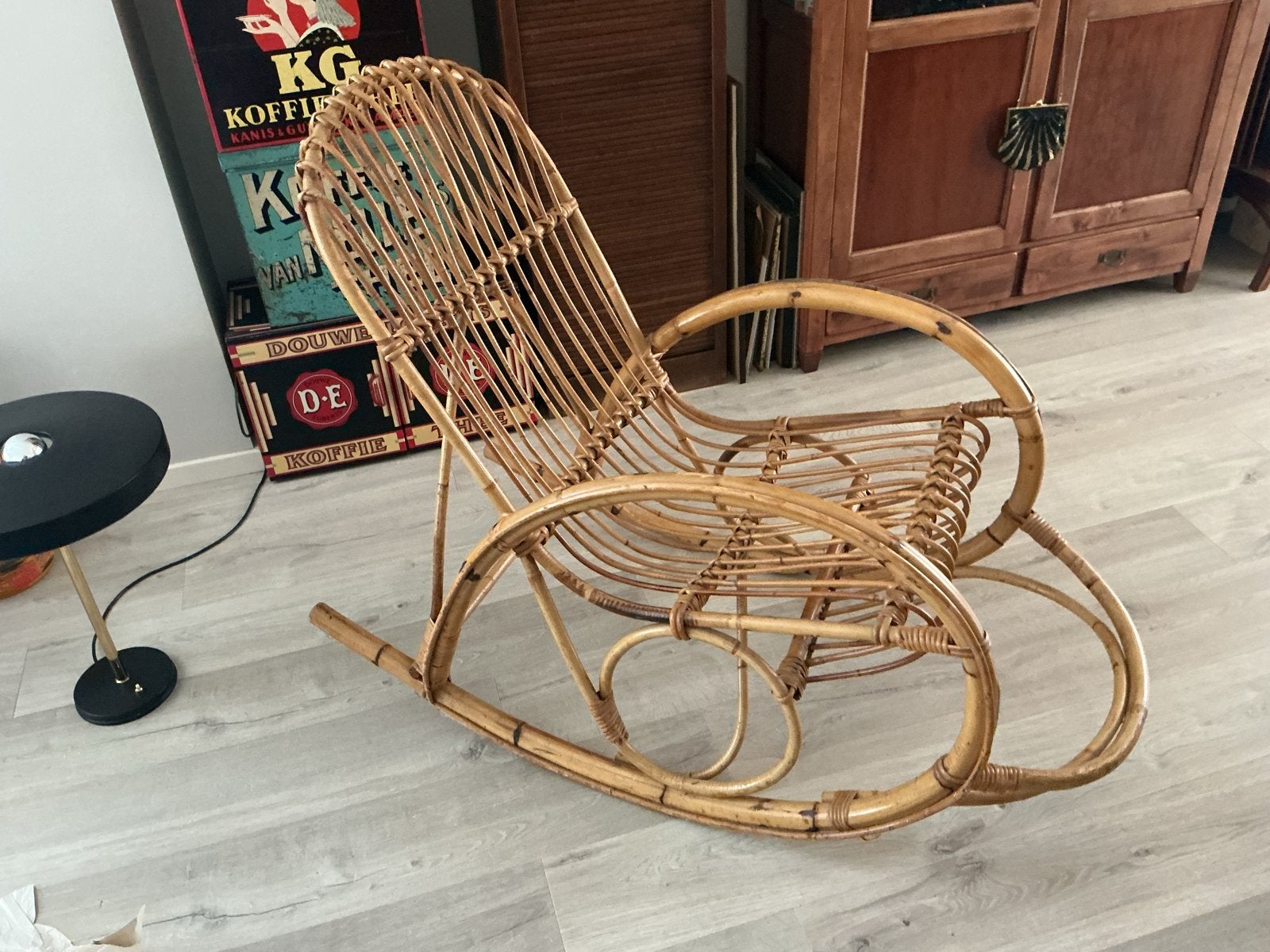 Vintage Rohe Noordwolde Rotan schommelstoel, Huis en Inrichting, Stoelen, Ophalen, Gebruikt, Bruin, Riet of Rotan