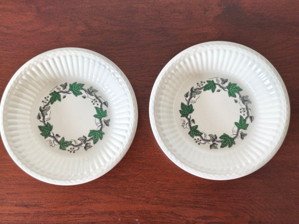 2 Wedgwood Schaaltjes Etruria & Barlaston –Model “Stratford”, Huis en Inrichting, Keuken | Servies, Ophalen of Verzenden, Wedgwood