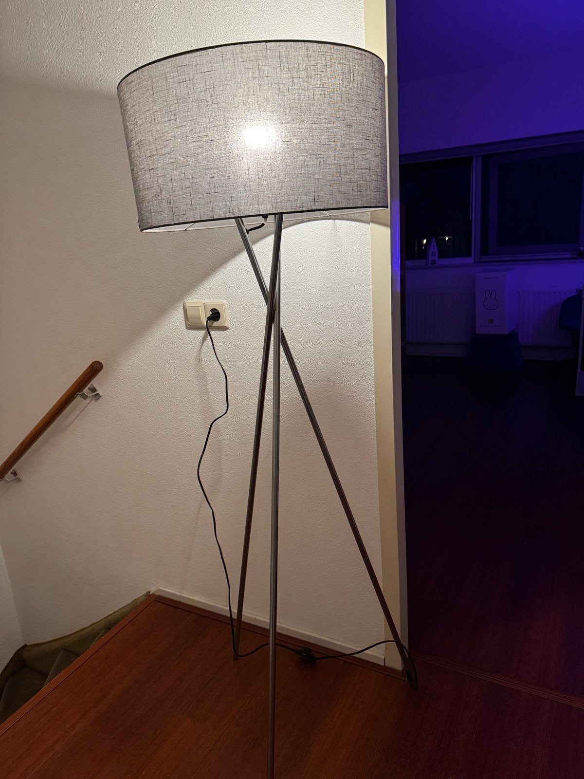 Moderne staande lamp met grijze kap, Huis en Inrichting, Lampen | Vloerlampen, Ophalen, Gebruikt, Metaal, 150 tot 200 cm