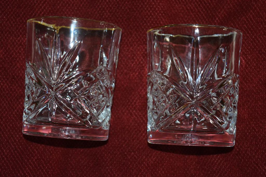 2 crystal whiskey glazen met gouden rand, Ophalen of Verzenden