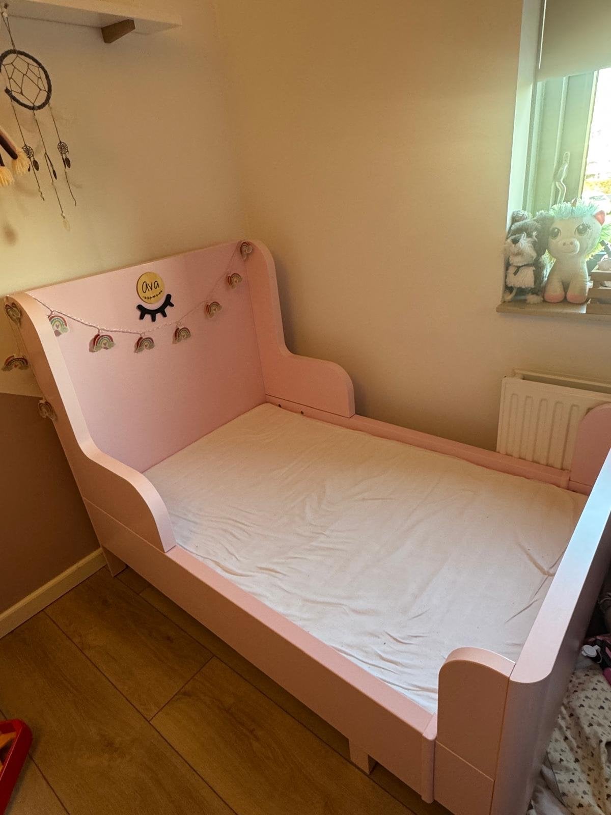 Roze kinderbed met matras en lattenbodem, Ophalen, Gebruikt, 70 tot 85 cm, Lattenbodem
