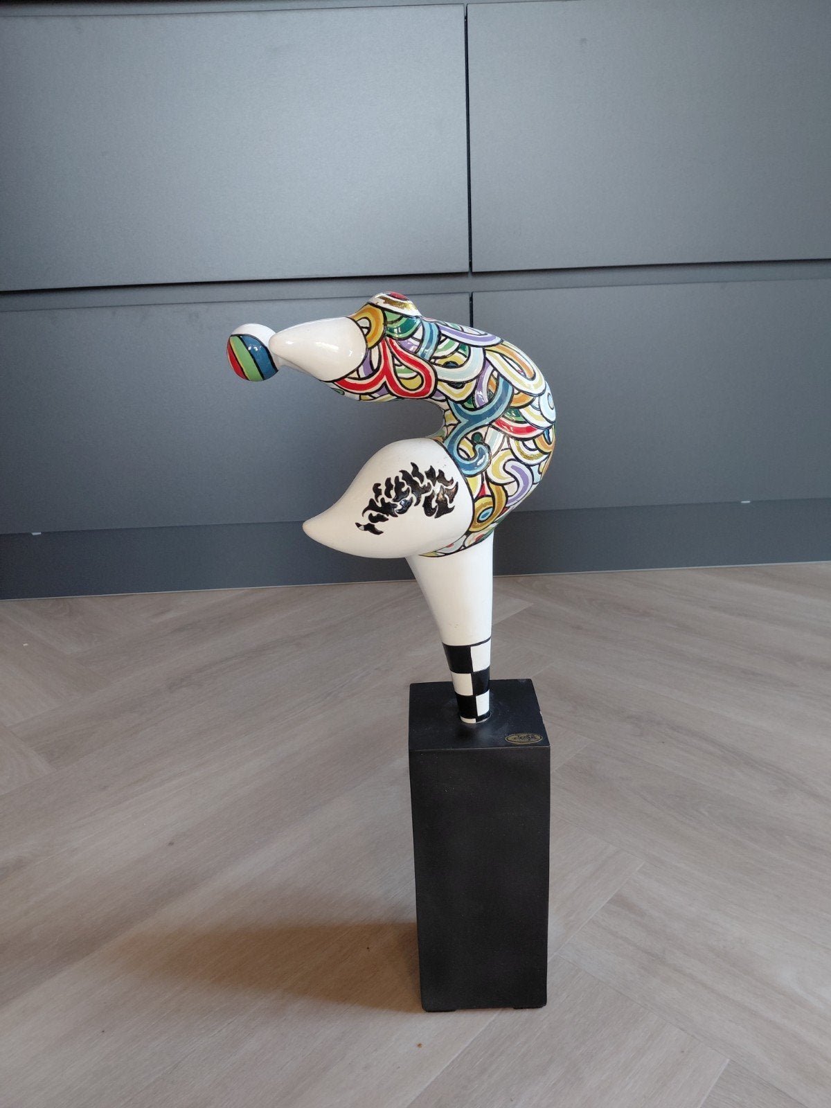 Beeld vrouw op sokkel, Ophalen