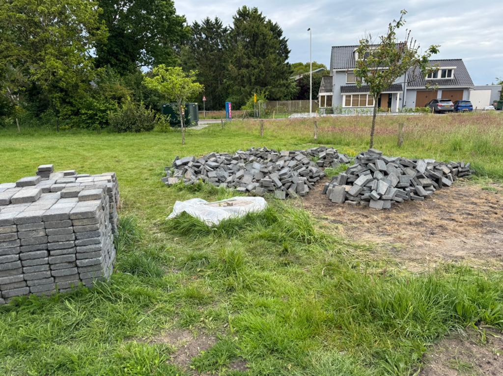 Partij stenen ~85 m2, Tuin en Terras, Tegels en Klinkers, Ophalen, Beton, Klinkers