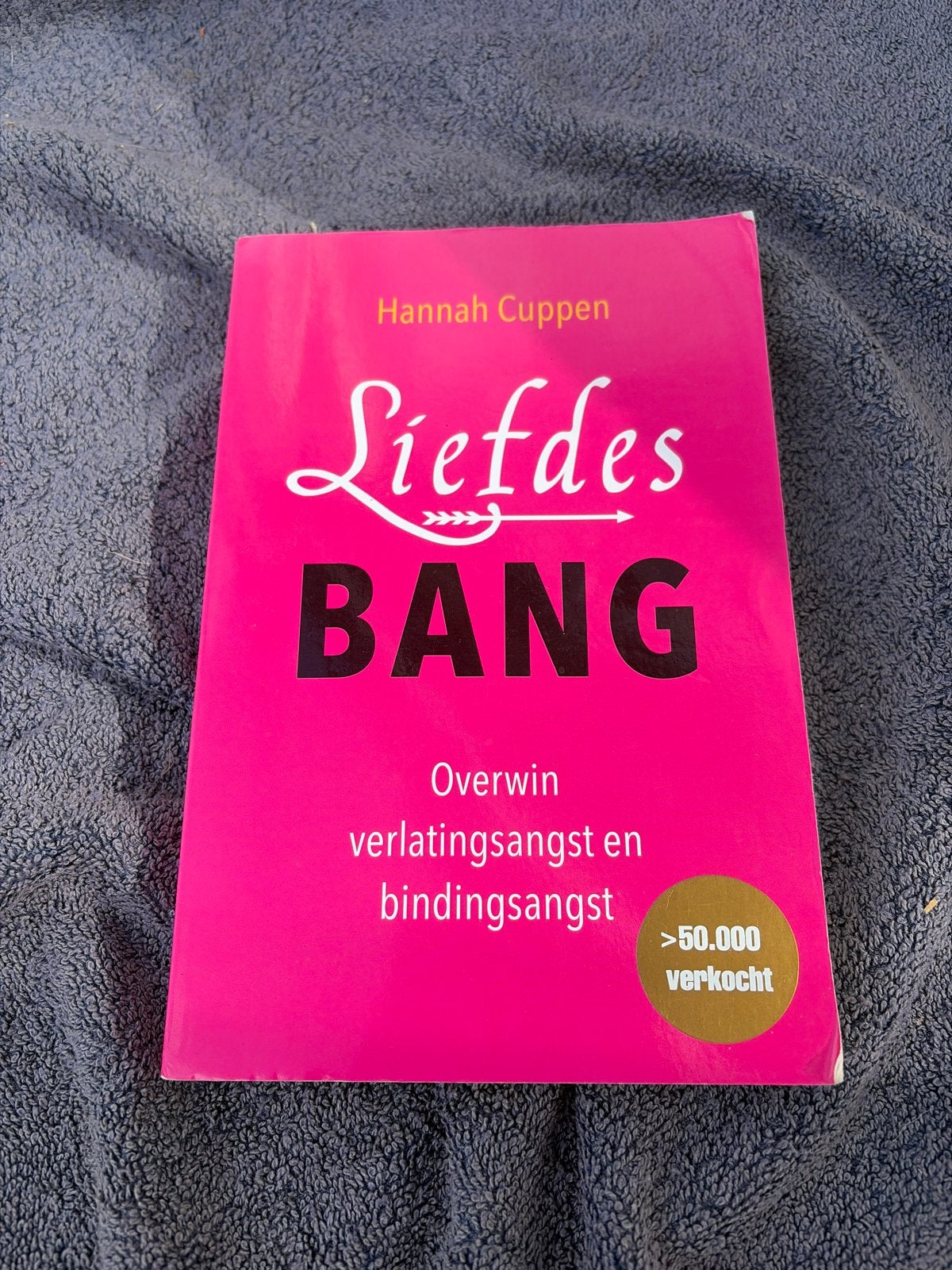 Liefdesbang - Hannah Cuppen (Overwin verlatingsangst), Ophalen of Verzenden, Gelezen, Nederland