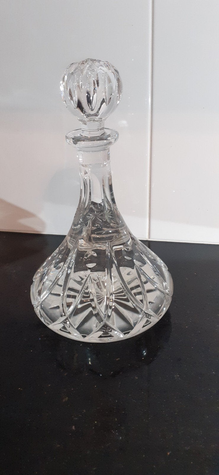 Mooie wijn karaf van kristal, Ophalen