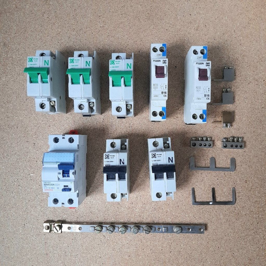 Aardlekschakelaar intallatieautomaat 7 stuks en diversen, Ophalen of Verzenden, Gebruikt, Gewiss, Aardlekautomaat