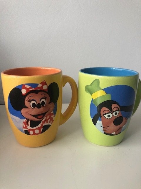 2 Disney bekers uitgegeven door Esso in 1998., Verzamelen, Disney, Ophalen of Verzenden, Goofy of Pluto, Zo goed als nieuw, Servies