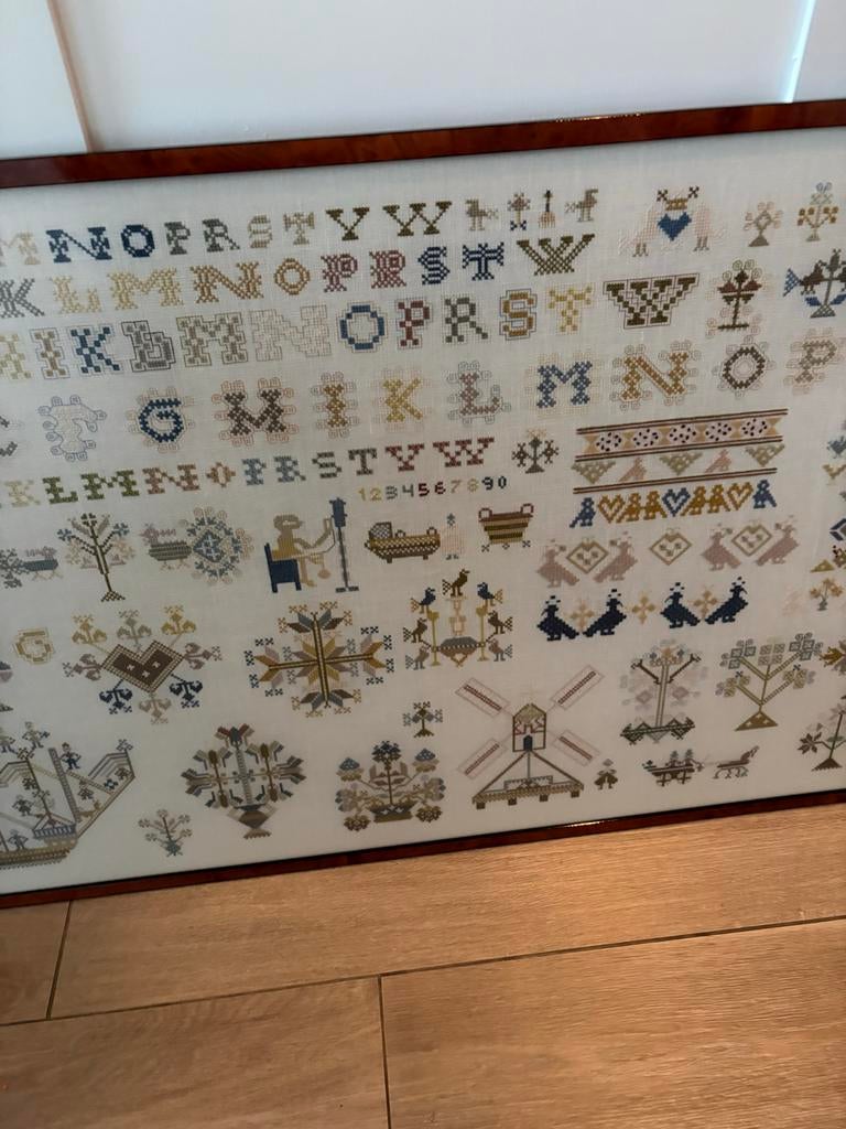 Prachtige handgeborduurde merklap - 112 x 63 cm, Ophalen, Zo goed als nieuw, Handborduren, Overige typen
