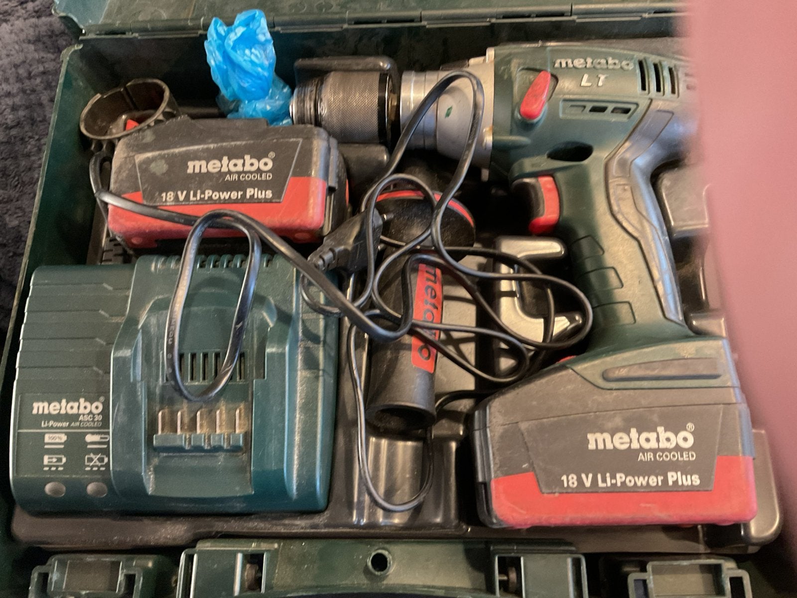 Twee accu,s tekoop van het merk metabo, Doe-het-zelf en Verbouw, Gereedschap | Boormachines, Ophalen of Verzenden, Zo goed als nieuw