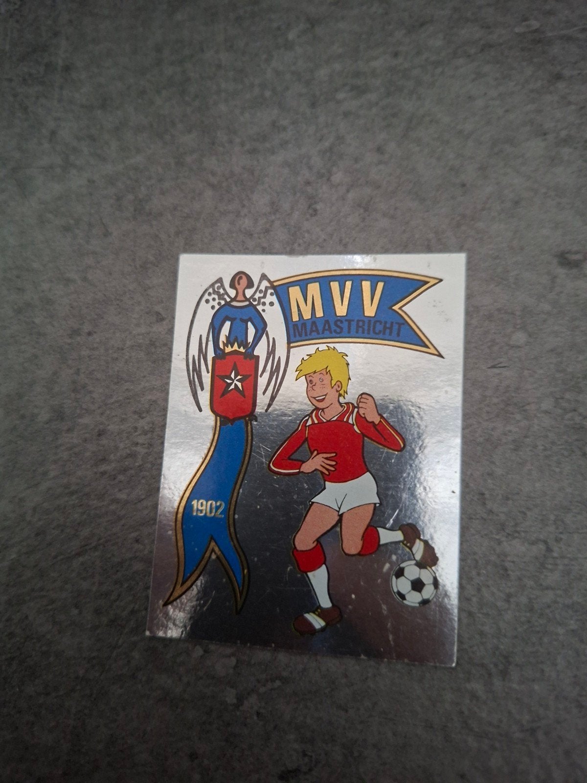 Panini sticker Voetbal 81. Embleem MVV Maastricht., Ophalen of Verzenden, Zo goed als nieuw, Sticker