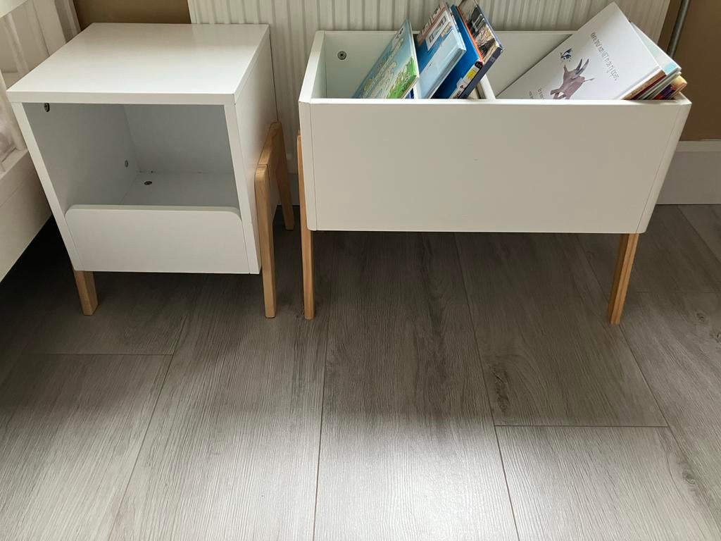 Nachtkastje en boekenkast/boekenkist (petit amelie), Kinderen en Baby's, Ophalen, Zo goed als nieuw, Overige typen