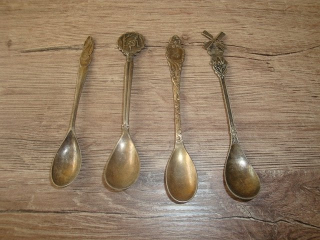 4 lepeltjes bewerkt, Ophalen of Verzenden, Gebruikt