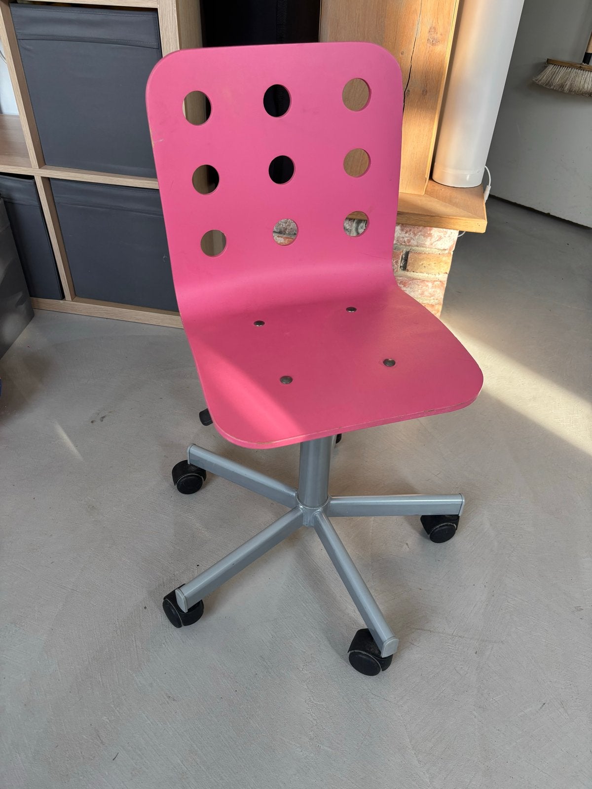 Ikea Roze bureaustoel met wielen - Ideaal voor kinderkamer