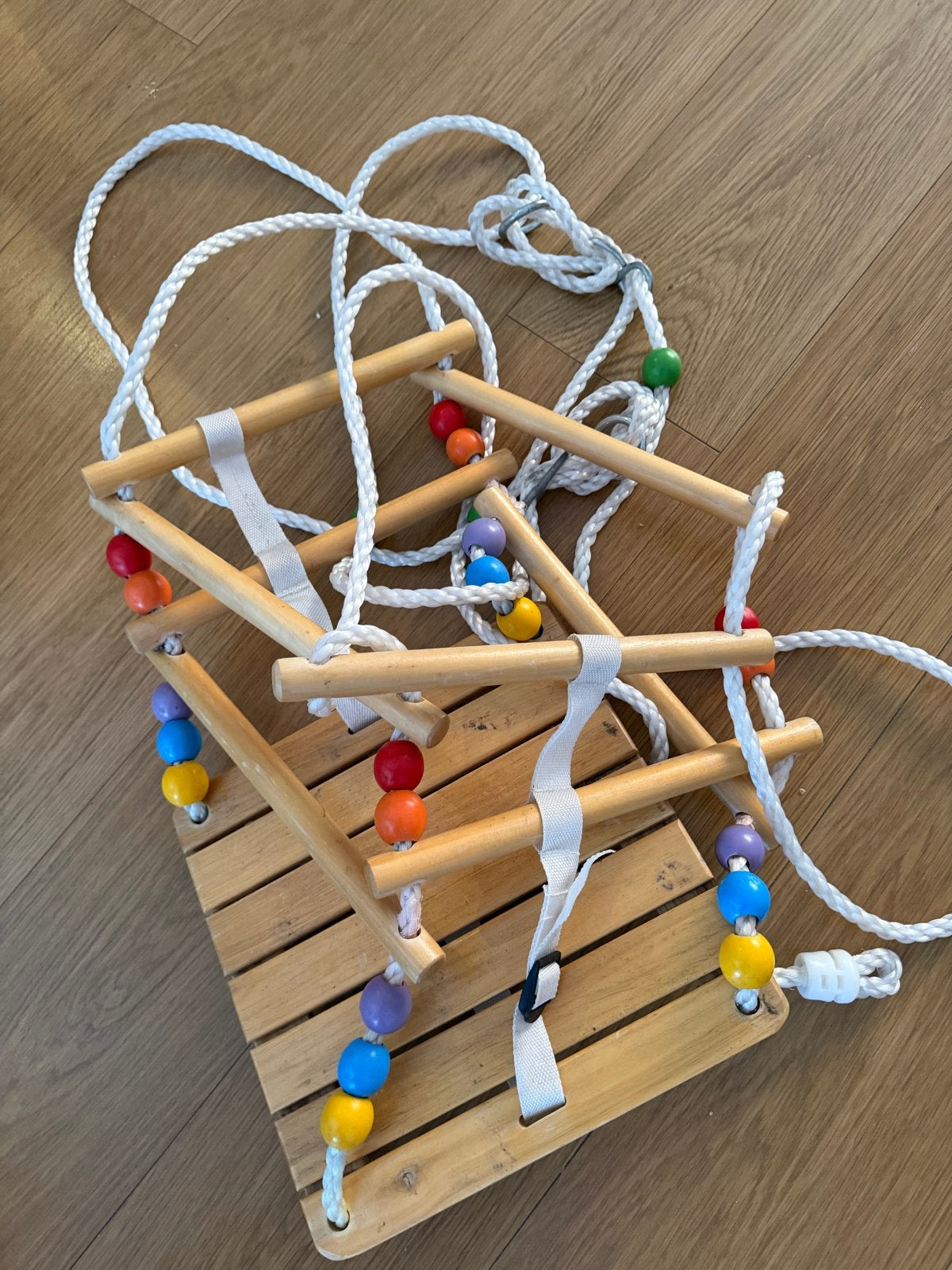 Houten schommel met gekleurde kralen, Ophalen, Gebruikt, Schommel