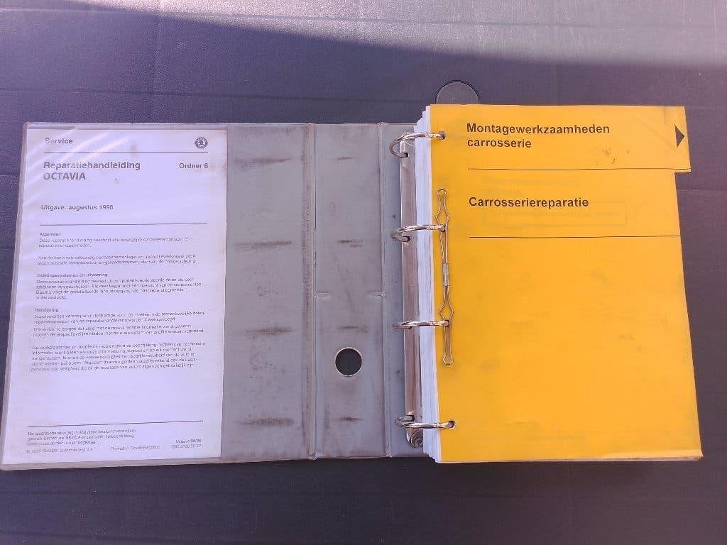 Skoda Octavia 96-02 dealer werkplaatsboek Carrosserie werk, Ophalen of Verzenden, Gelezen, Overige merken