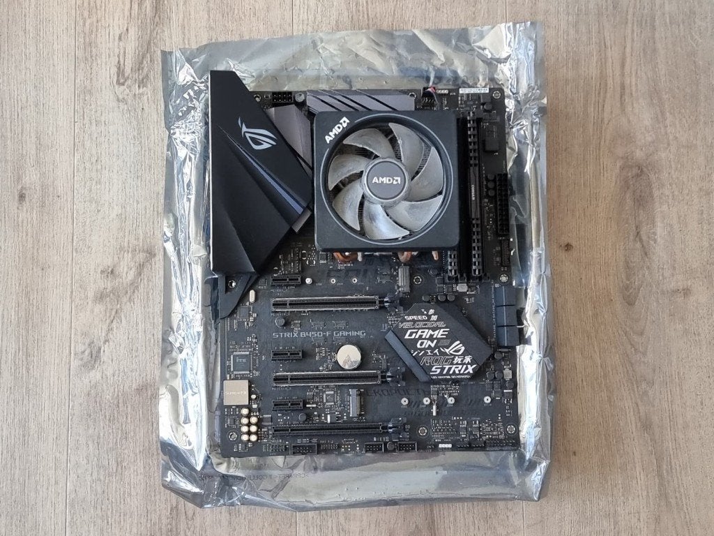 AM4 upgradekit | AMD 2700X + Corsair DDR4 32GB RAM, Gebruikt, DDR4, Ophalen of Verzenden, Socket AM4