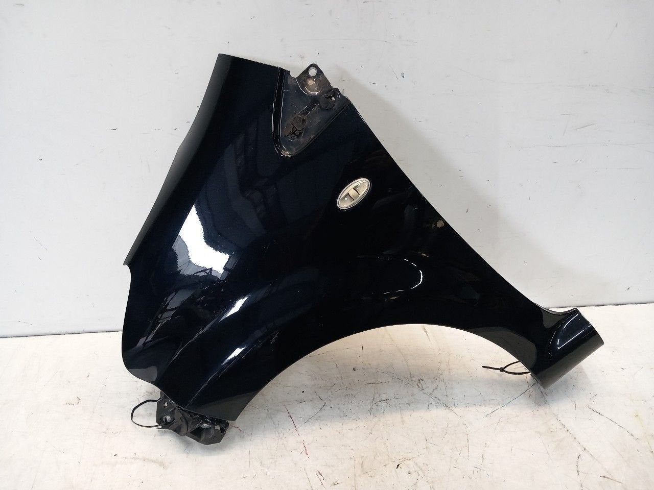 Spatbord links voor Toyota Aygo, Onderdelen@venauto.nl, Van der Ven Autorecycling B.V., Gebruikt, Ettenseweg 76, 4706 PB Roosendaal, The Netherlands