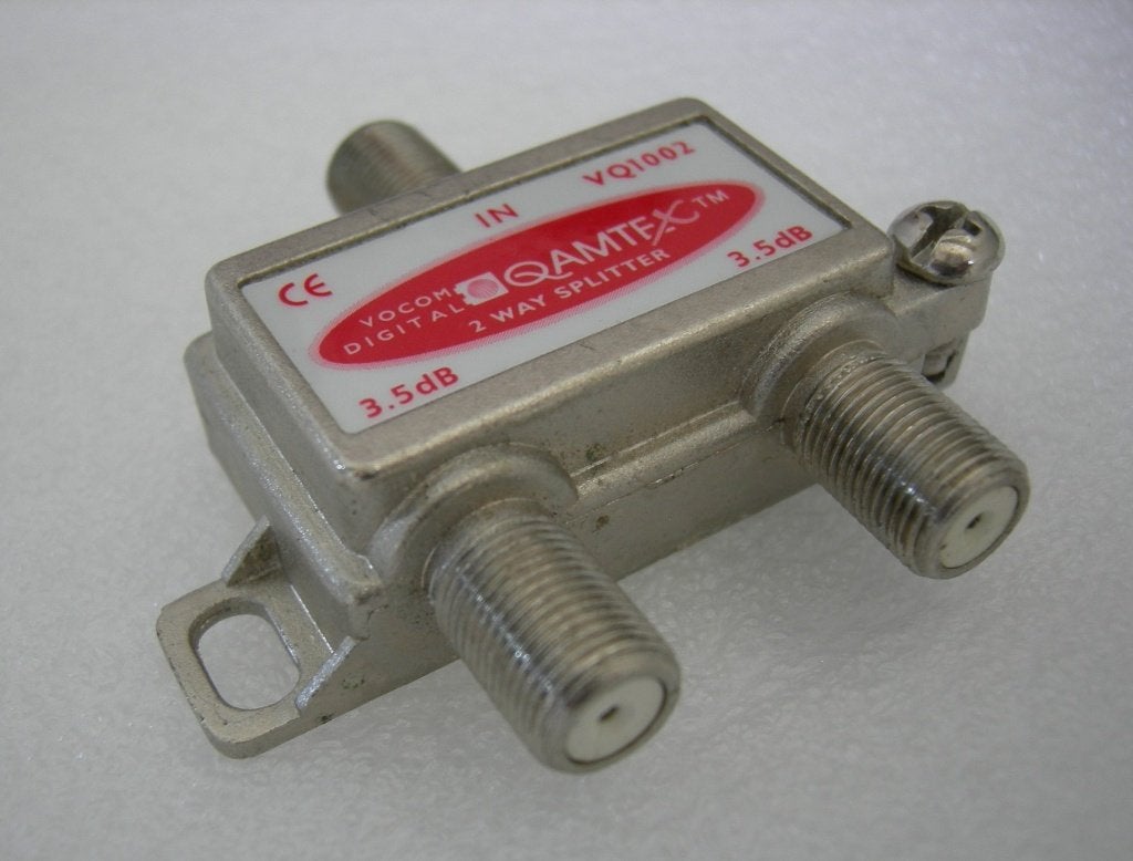 Qamtec Coax F-connector splitter VQ1002. Nieuw. 2 uitgangen, Ophalen of Verzenden, Nieuw, Minder dan 2 meter, Coaxiale kabel