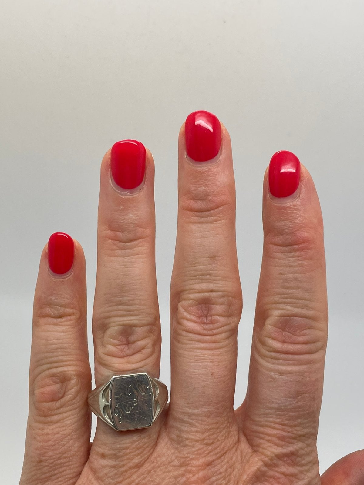 E451 Prachtige zilveren zegelring initiatelen HH maat 19,25, Sieraden, Tassen en Uiterlijk, Antieke sieraden, Ophalen of Verzenden