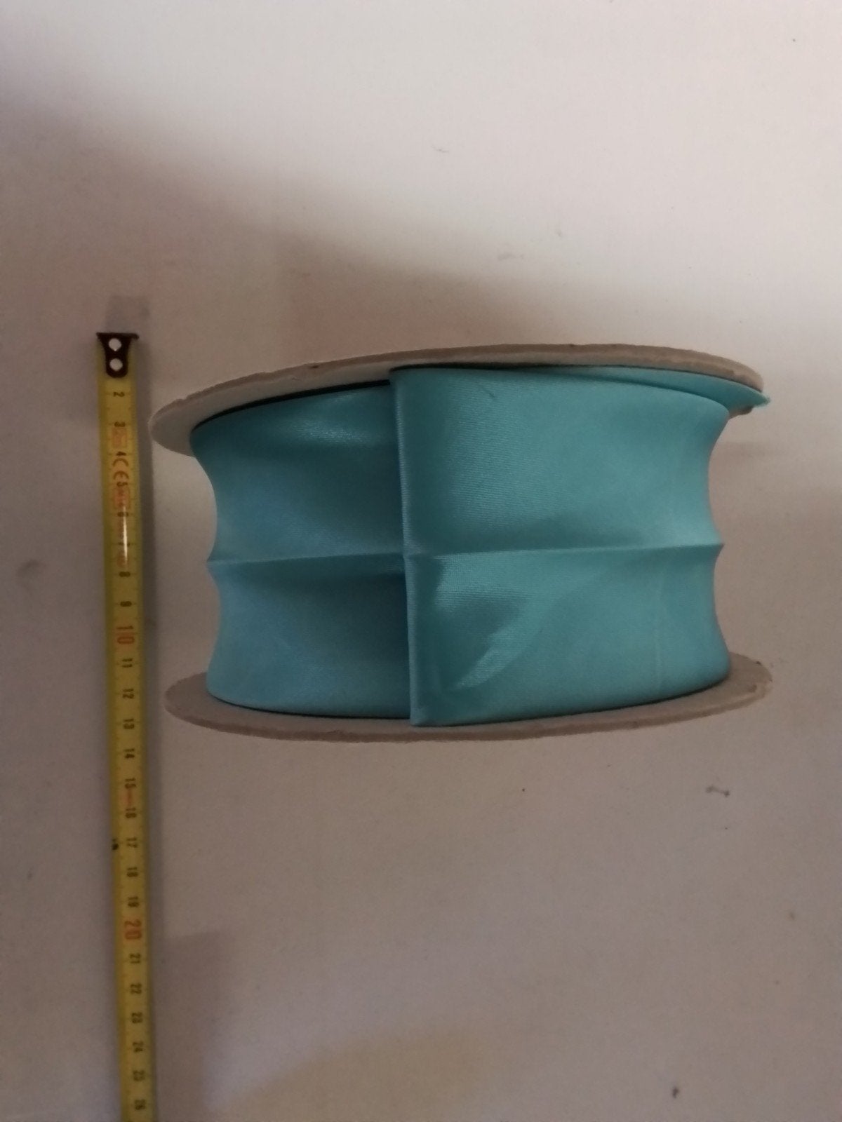 Turquoise satijnen lint op rol, Gebruikt, Overige kleuren, 200 cm of meer, Ophalen of Verzenden
