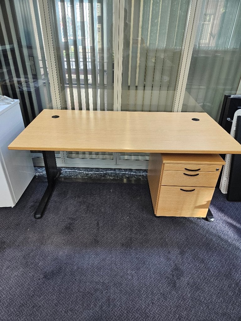 Bureau's met ladeblok, Ophalen, 160 cm, Gebruikt, Bruin