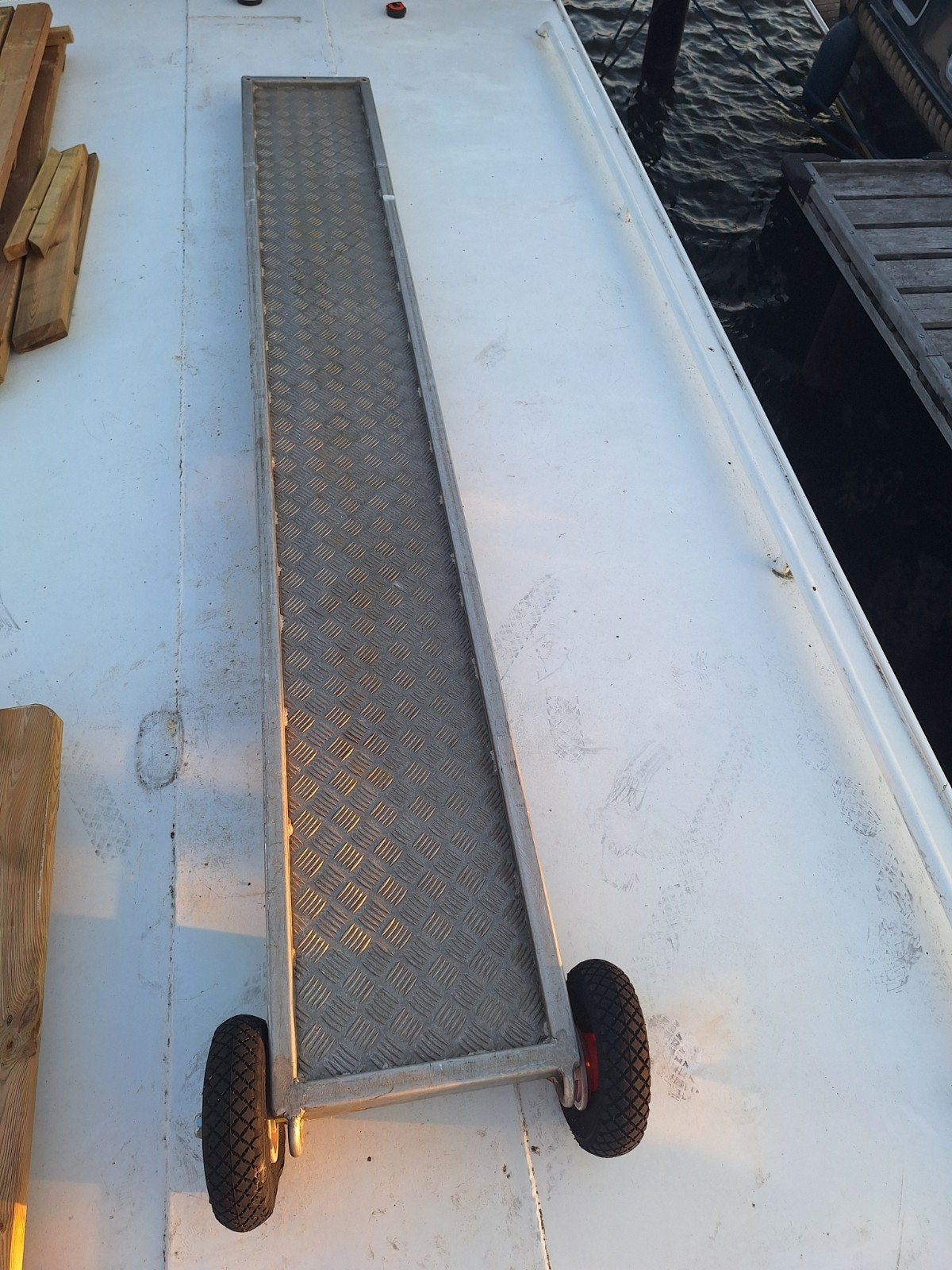 Oprijplaat met wielen - 301x41x7,5 cm, Auto diversen, Aanhangwagen-onderdelen, Ophalen, Gebruikt