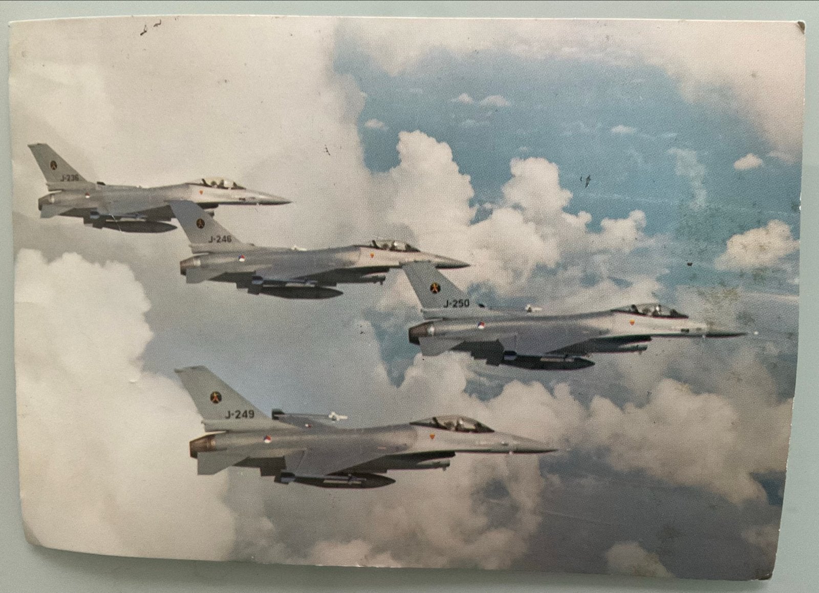 Vintage Ansichtkaart F-16 Vliegtuigen Koninklijke Luchtmacht, 1960 tot 1980, Gebruikt, Verzenden, Prent