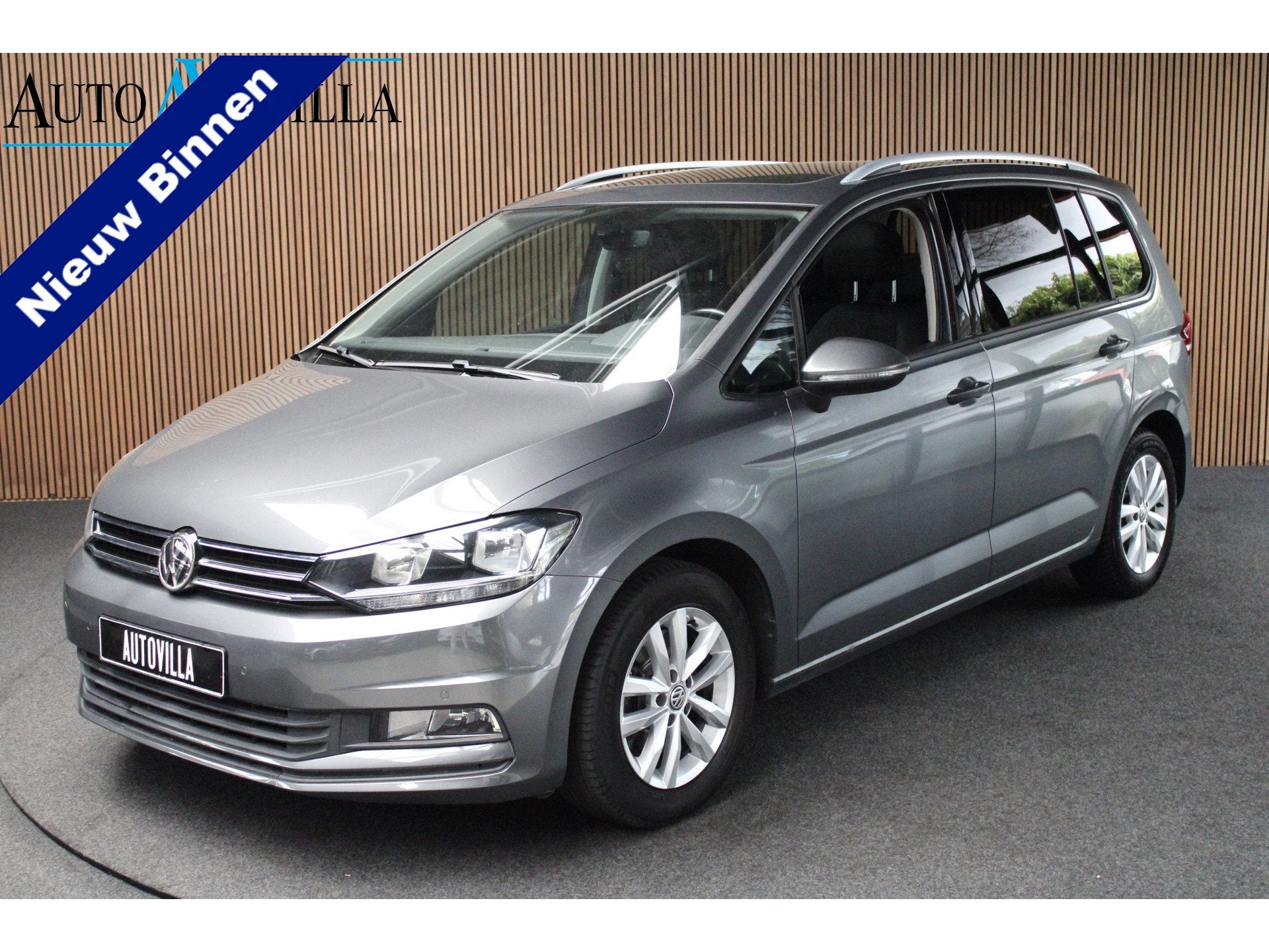 Volkswagen Touran 1.2 TSI Leer Navi Panorama Massage Camera, Auto's, Voorwielaandrijving, Lichtsensor, Gebruikt, 4 cilinders